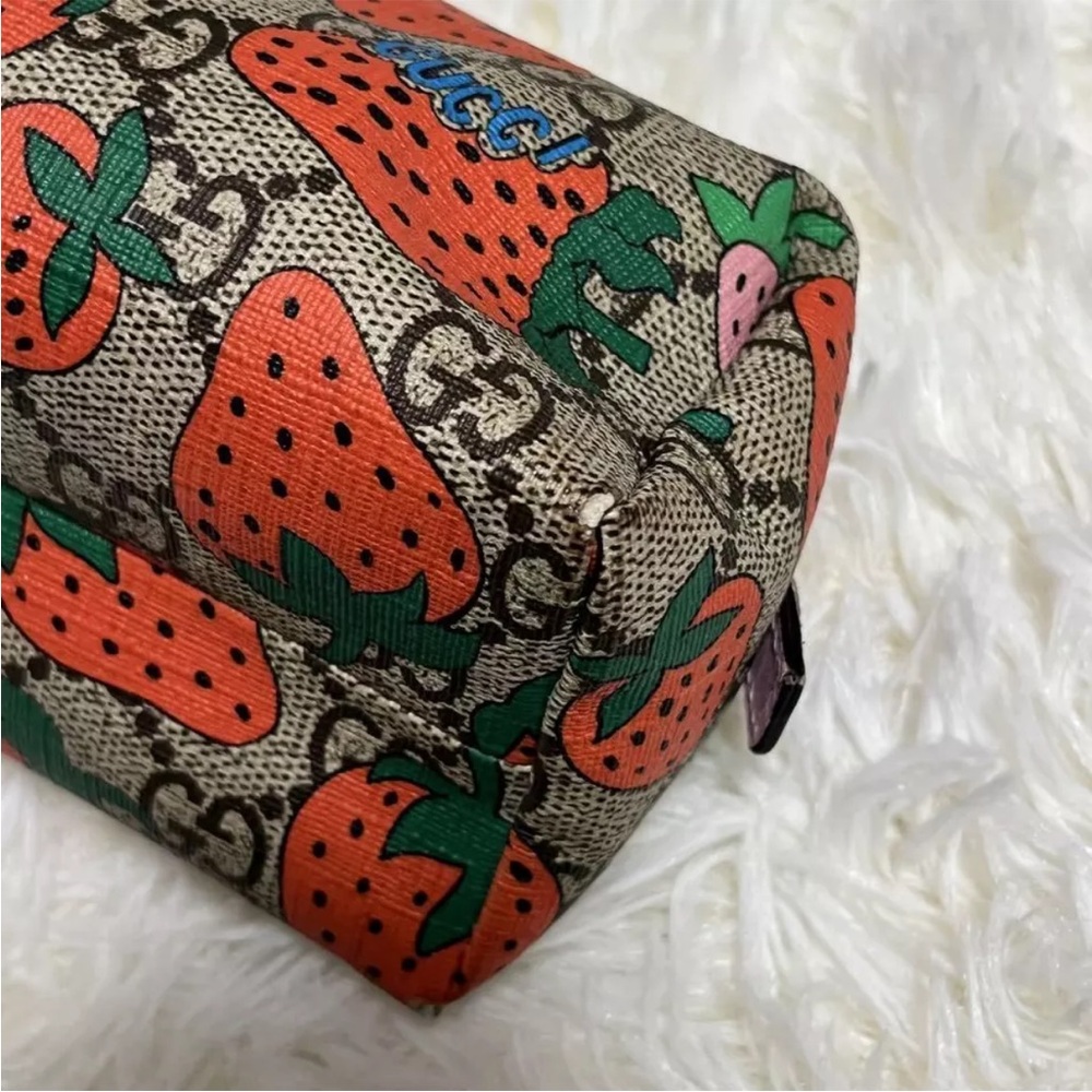 🍓GUCCI Strawberry GG Supreme Cosmetic Makeup Bag Pouch RARE - Picture 8 of 9